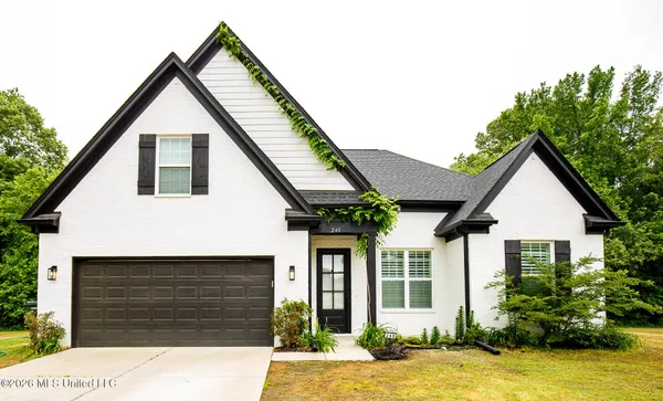 $399,000 | 240 Crimsonwood Drive, Byhalia, MS 38611