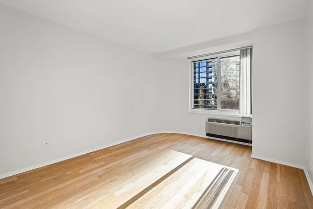 $249,100 | 211 East Ohio Street, Unit 2419, Chicago, IL 60611