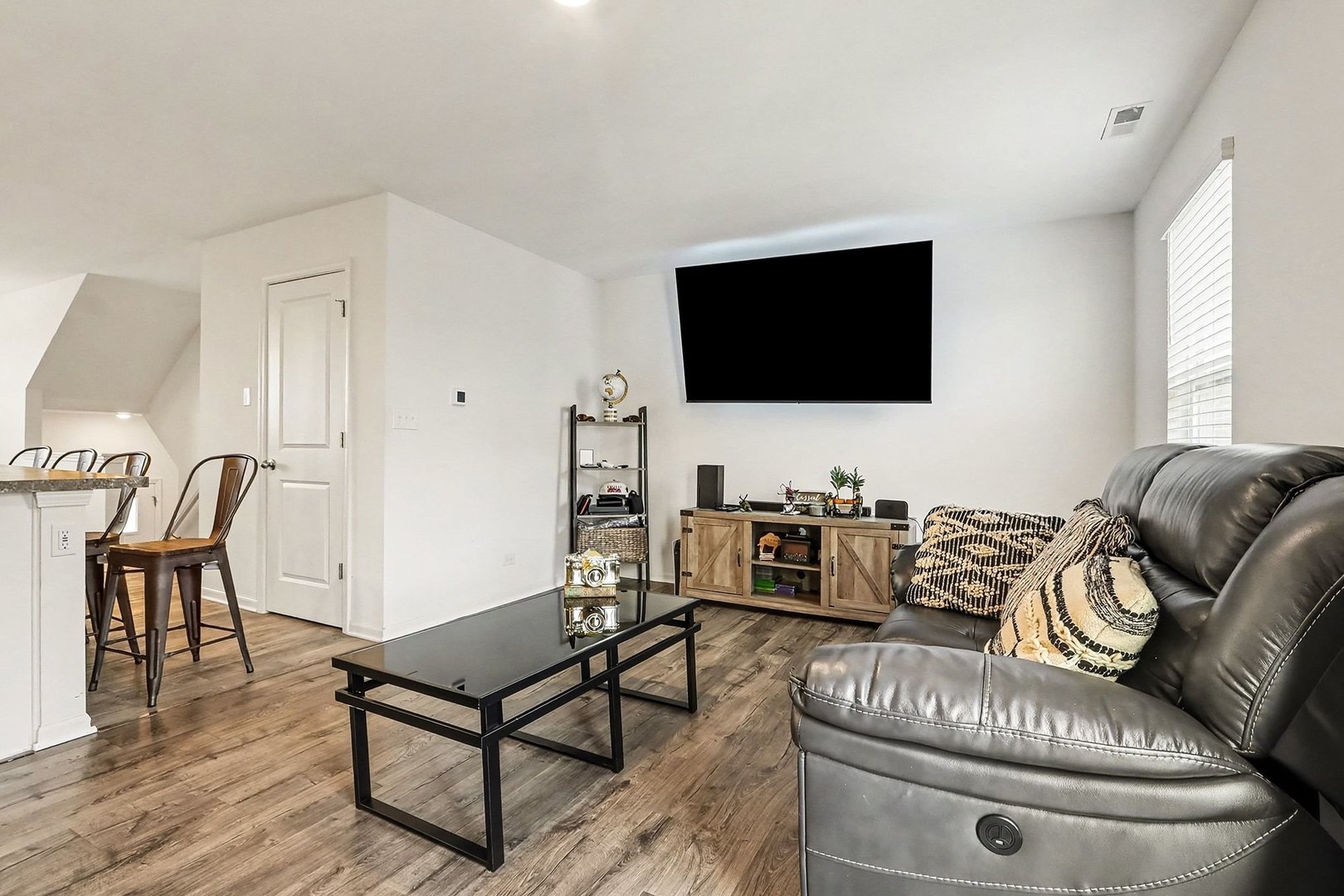 562 Spring Leaf Drive Joliet, IL 60431 - Photo 4 of 30