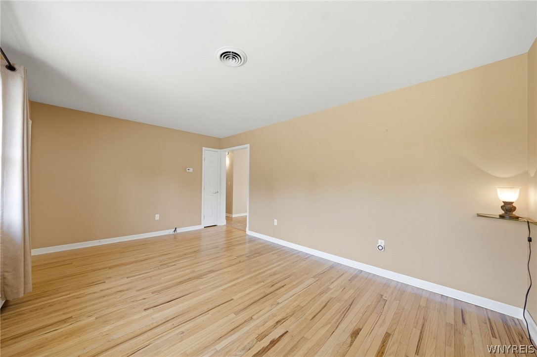 5495 Irish Road North Tonawanda, NY 14120 - Photo 8 of 46