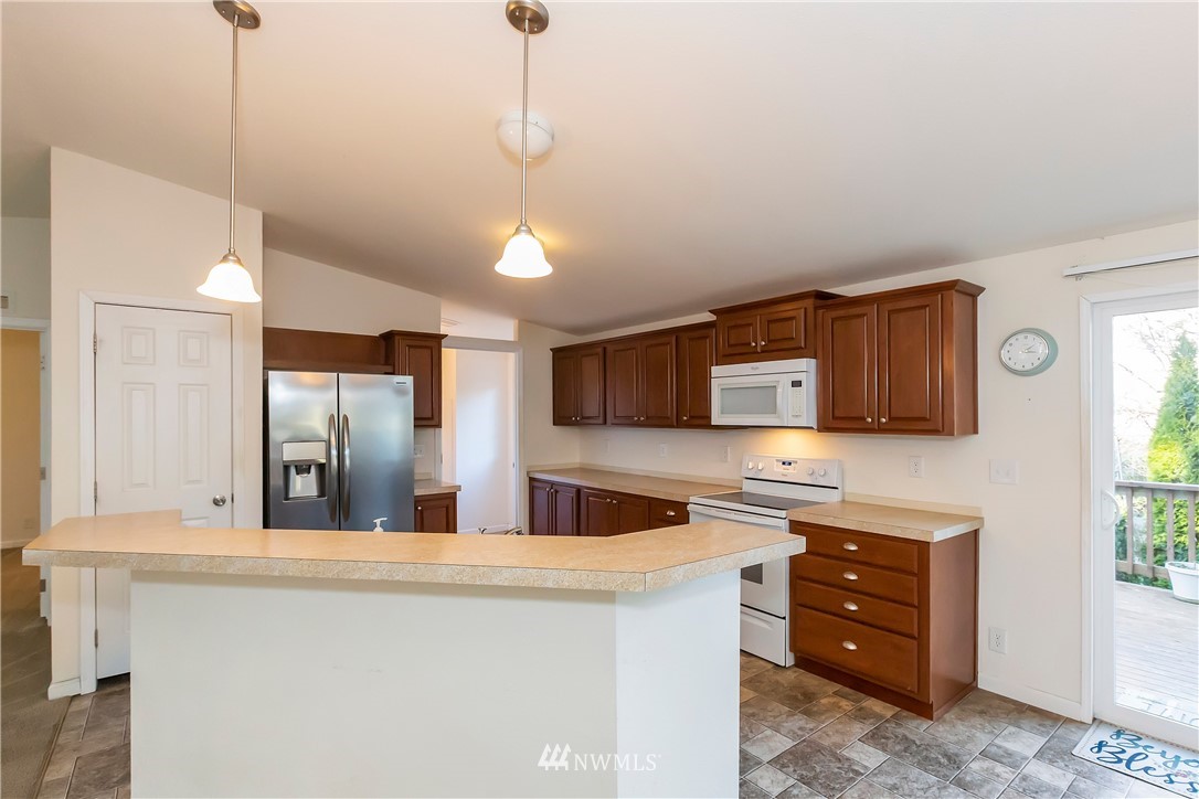 2940 Harris Road Southeast Port Orchard, WA 98366 - Photo 4 of 37 Gallery Image 4