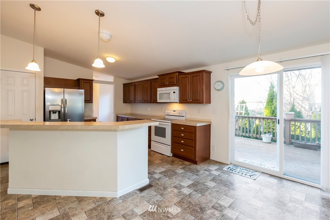 2940 Harris Road Southeast Port Orchard, WA 98366 - Photo 6 of 37 Gallery Image 6