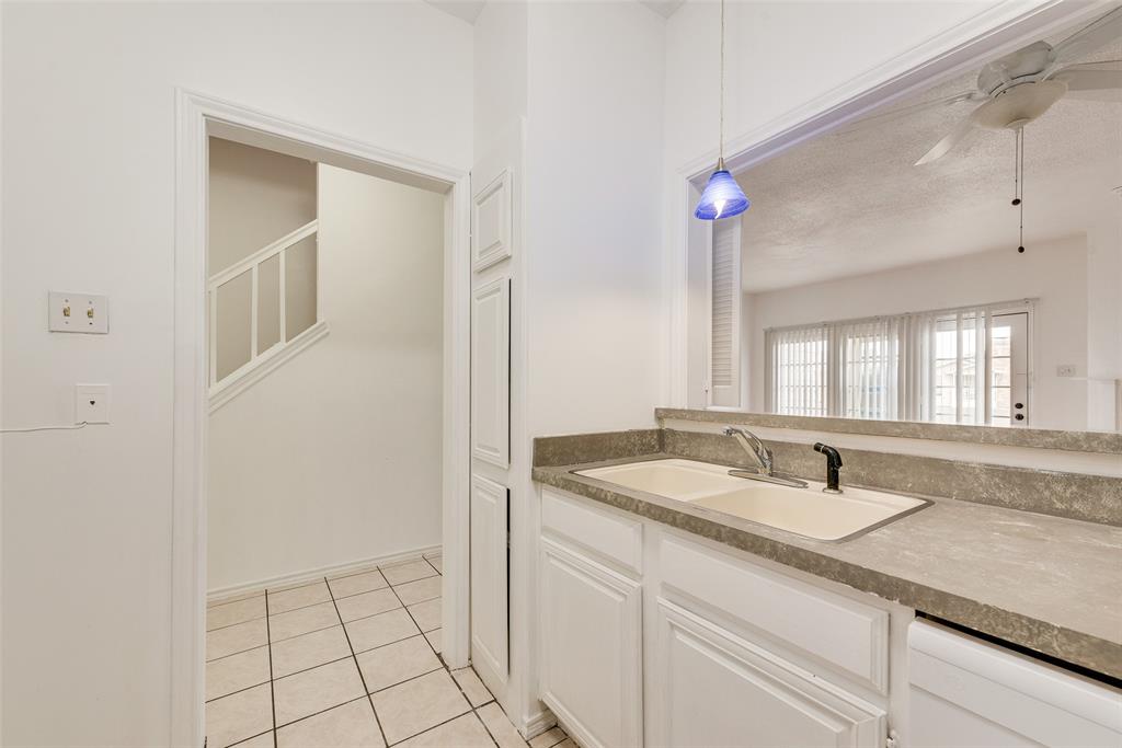 14277 Preston Road, Unit 823 Dallas, TX 75254 - Photo 7 of 25 a bathroom with a sink and a mirror
