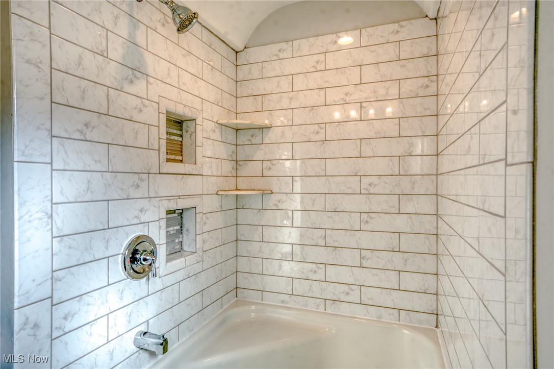 2611 Charney Road Cleveland, OH 44118 - Photo 26 of 38 Gallery Image 26