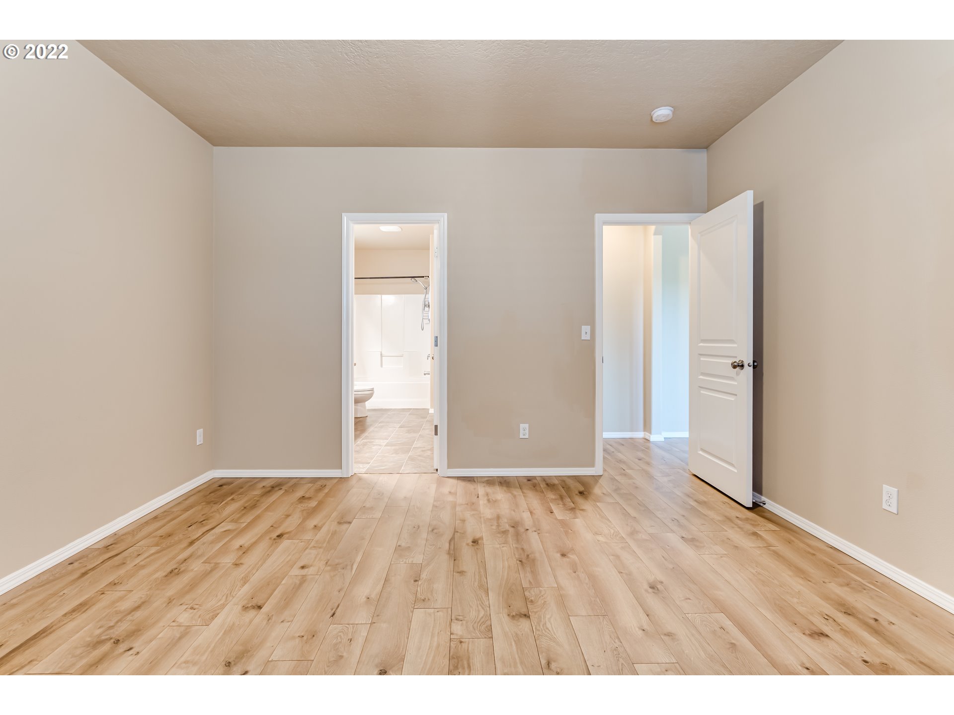 507 South 48th Place Springfield, OR 97478 - Photo 17 of 31 a view of an empty room and window