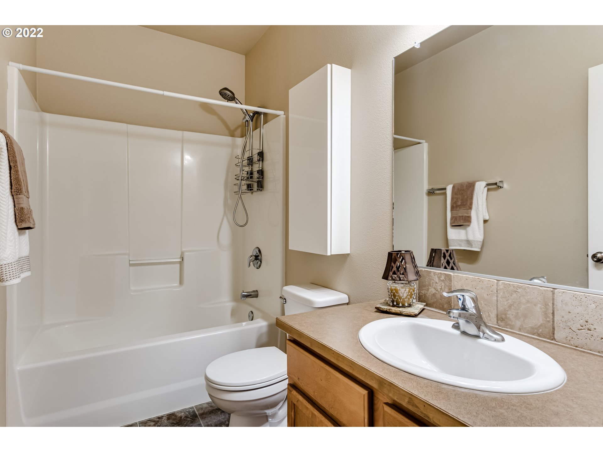 507 South 48th Place Springfield, OR 97478 - Photo 25 of 31 a bathroom with a sink toilet tub and shower