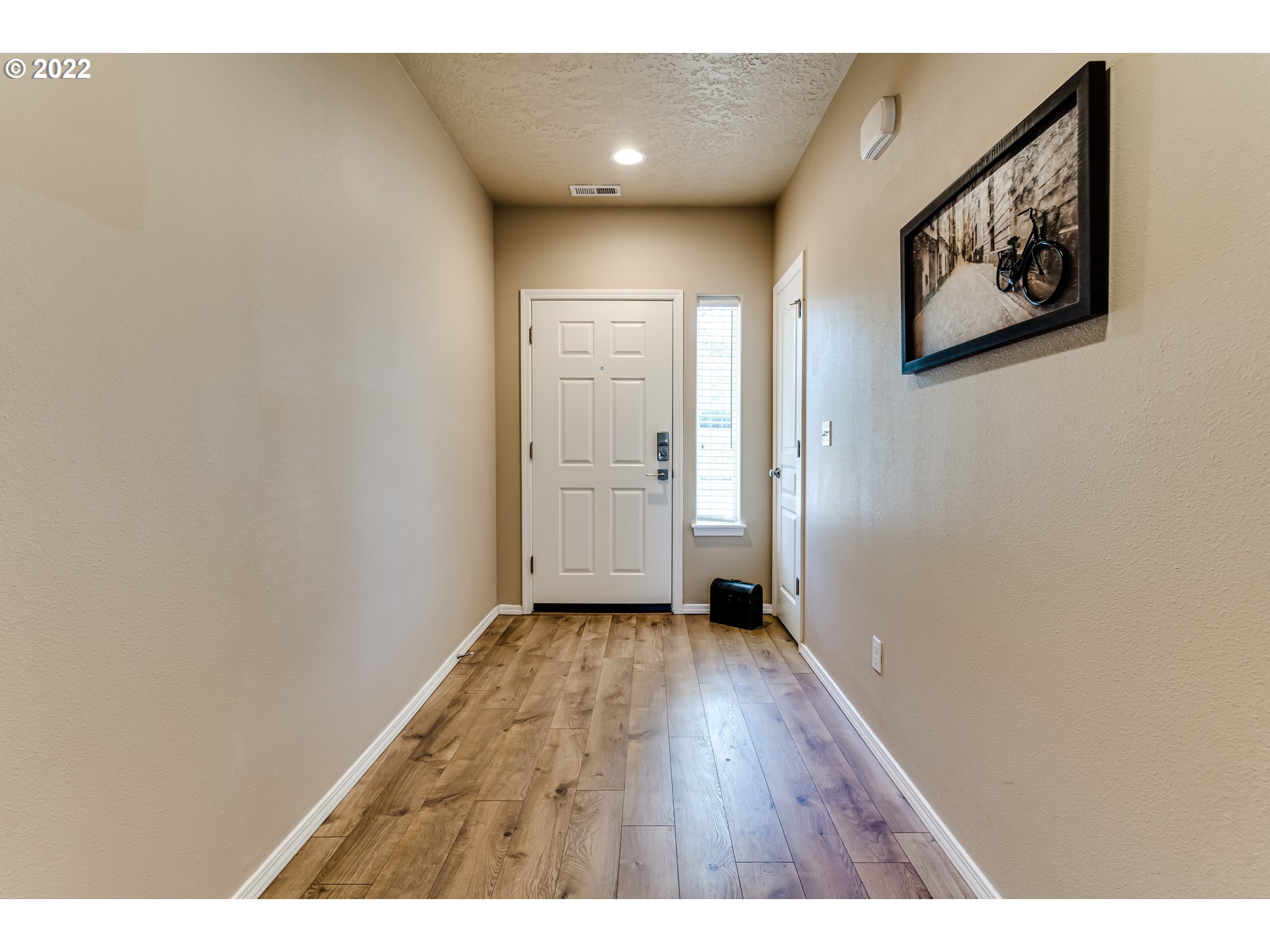 507 South 48th Place Springfield, OR 97478 - Photo 4 of 31 a view of a hallway with wooden floor