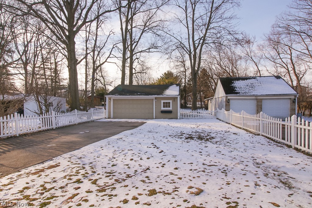 1903 Lorimer Road Cleveland, OH 44134 - Photo 32 of 35
