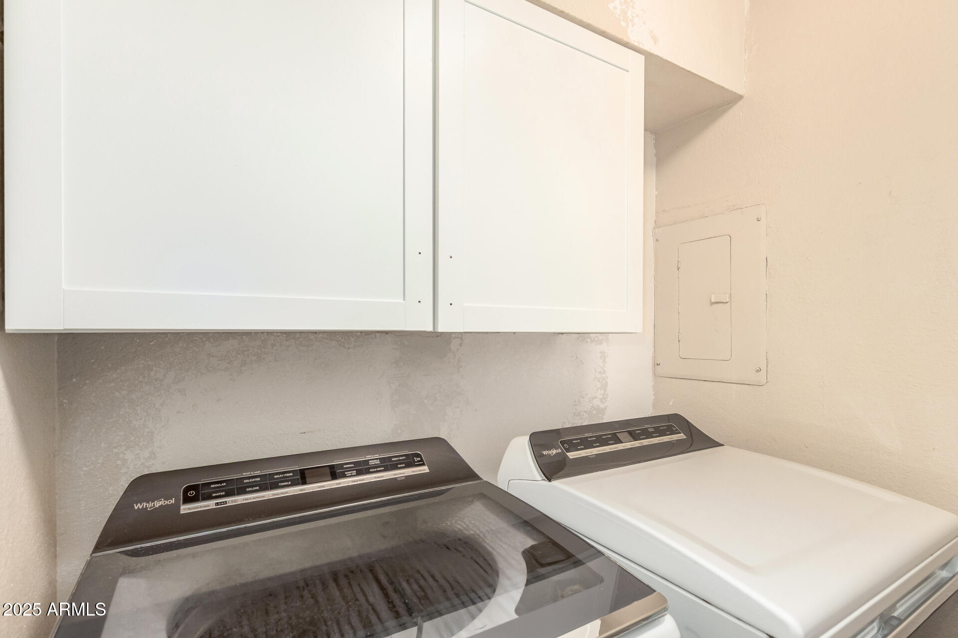 19601 North 7th Street, Unit 1063 Phoenix, AZ 85024 - Photo 21 of 26 a utility room with dryer and washer