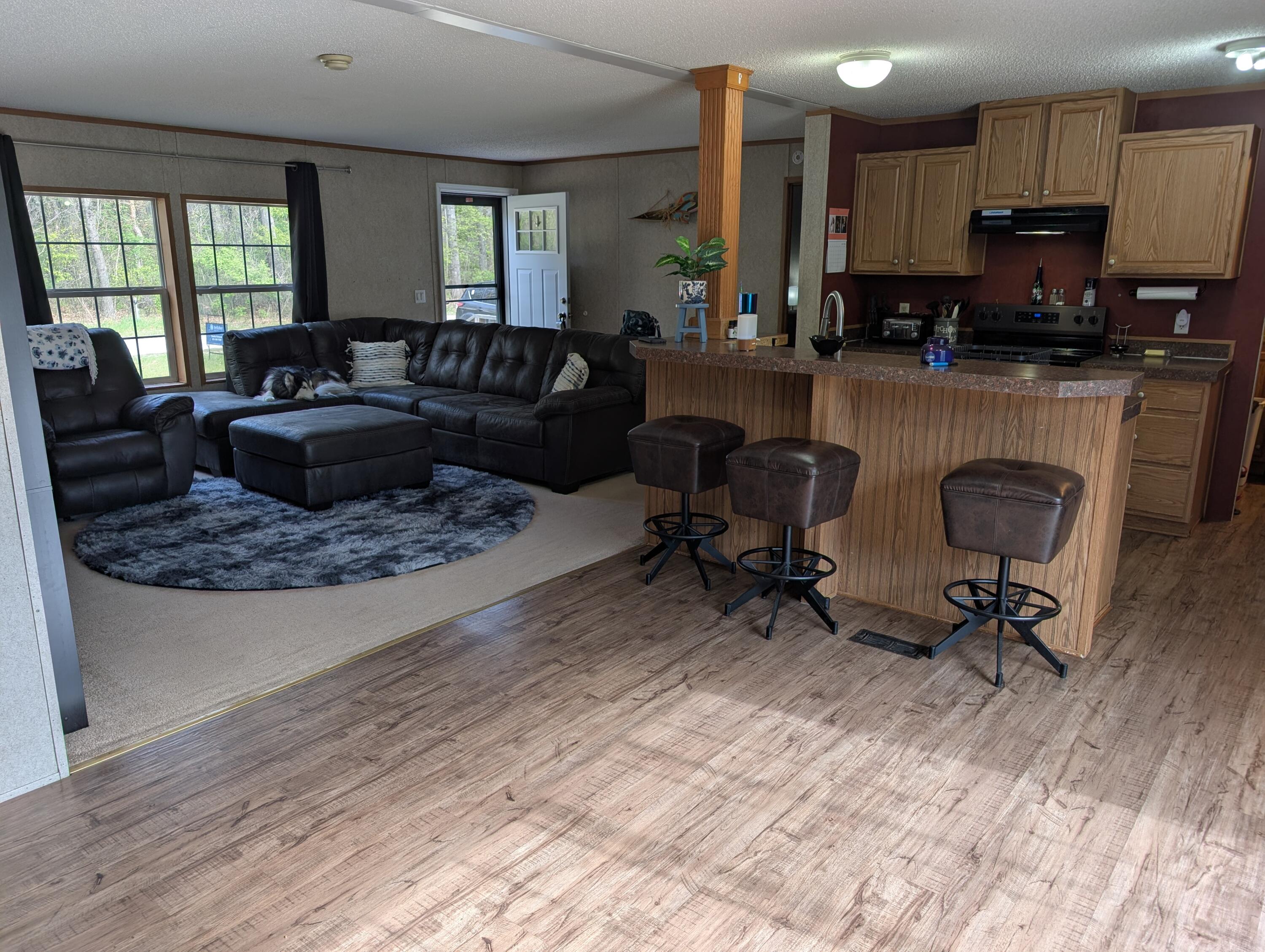 626 West River Road Muskegon, MI 49445 - Photo 11 of 28 River living room 3