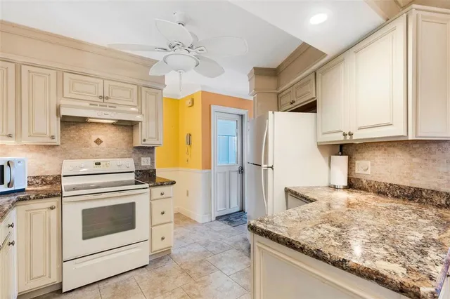 $235,000 | 72 Circlewood Drive, Unit A27, Venice, FL 34293