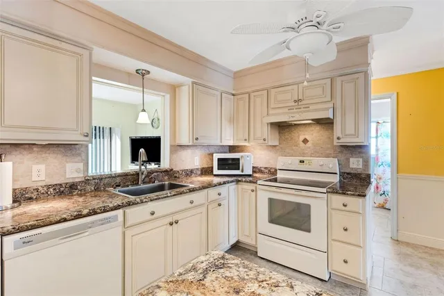 $235,000 | 72 Circlewood Drive, Unit A27, Venice, FL 34293