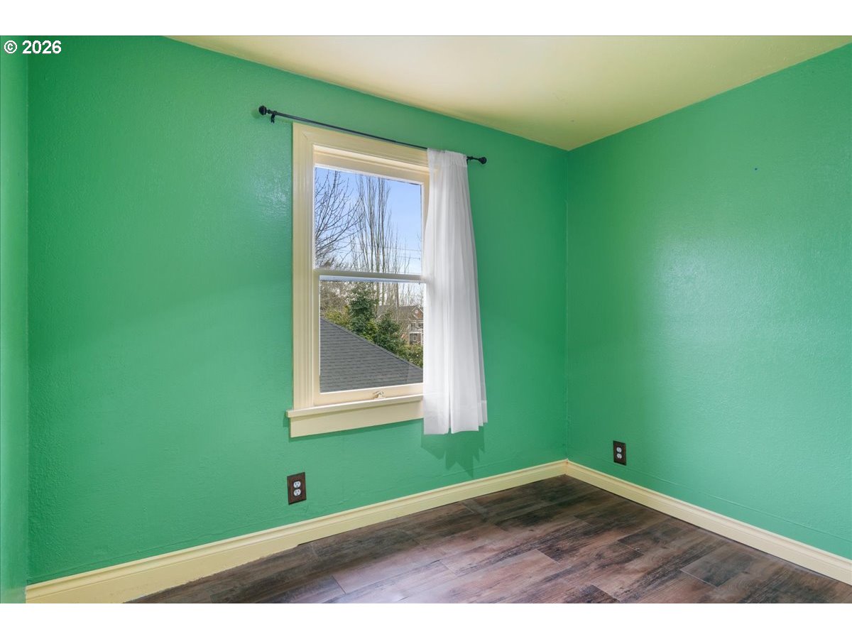 1280 4th Street Northeast Salem, OR 97301 - Photo 31 of 44 a view of empty room with window and entryway