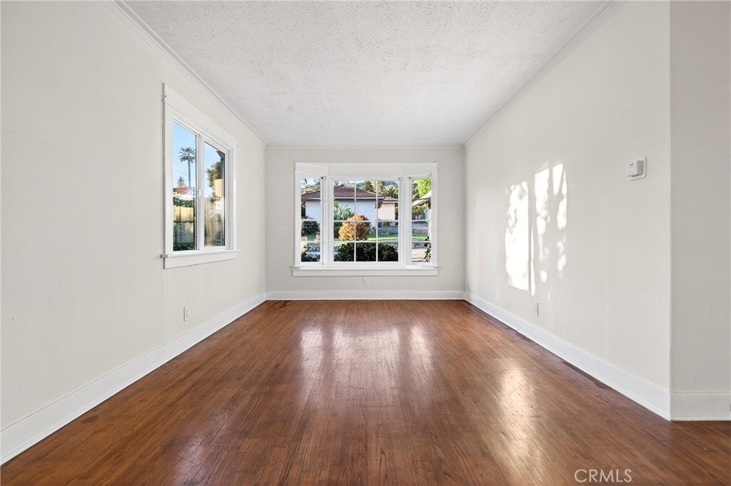 316 West Kenneth Road Glendale, CA 91202 - Photo 11 of 33