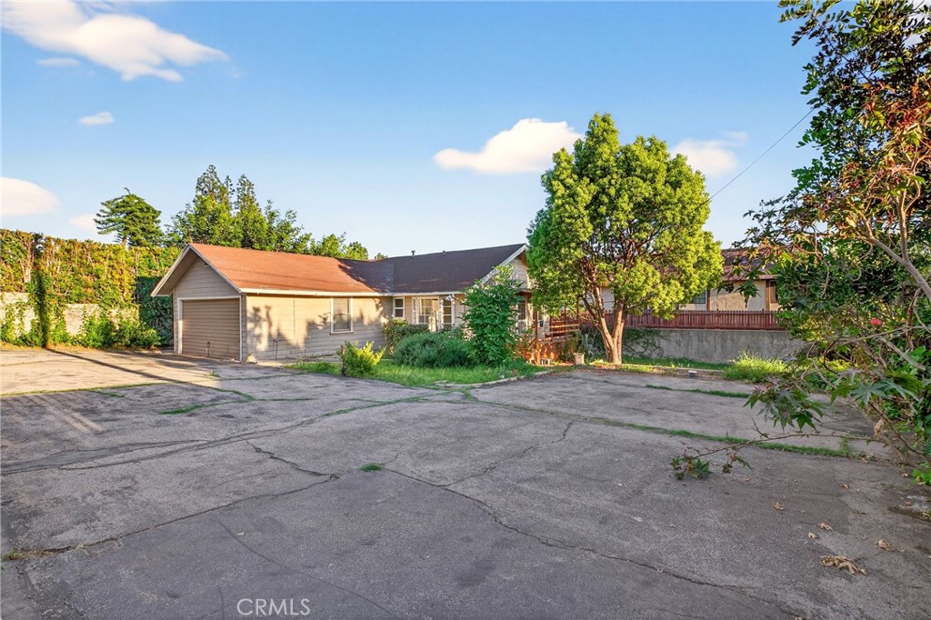 316 West Kenneth Road Glendale, CA 91202 - Photo 2 of 33
