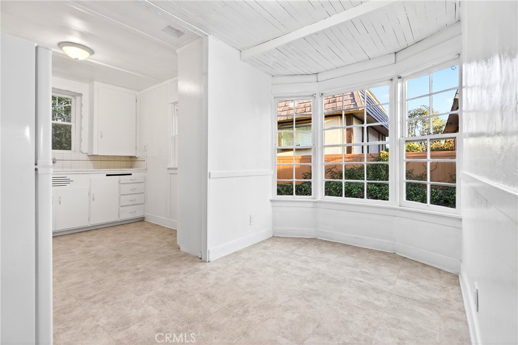 316 West Kenneth Road Glendale, CA 91202 - Photo 24 of 33