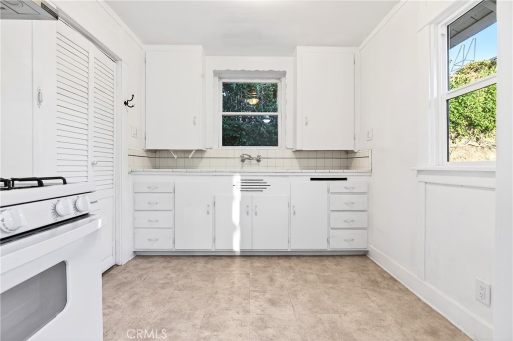 316 West Kenneth Road Glendale, CA 91202 - Photo 27 of 33