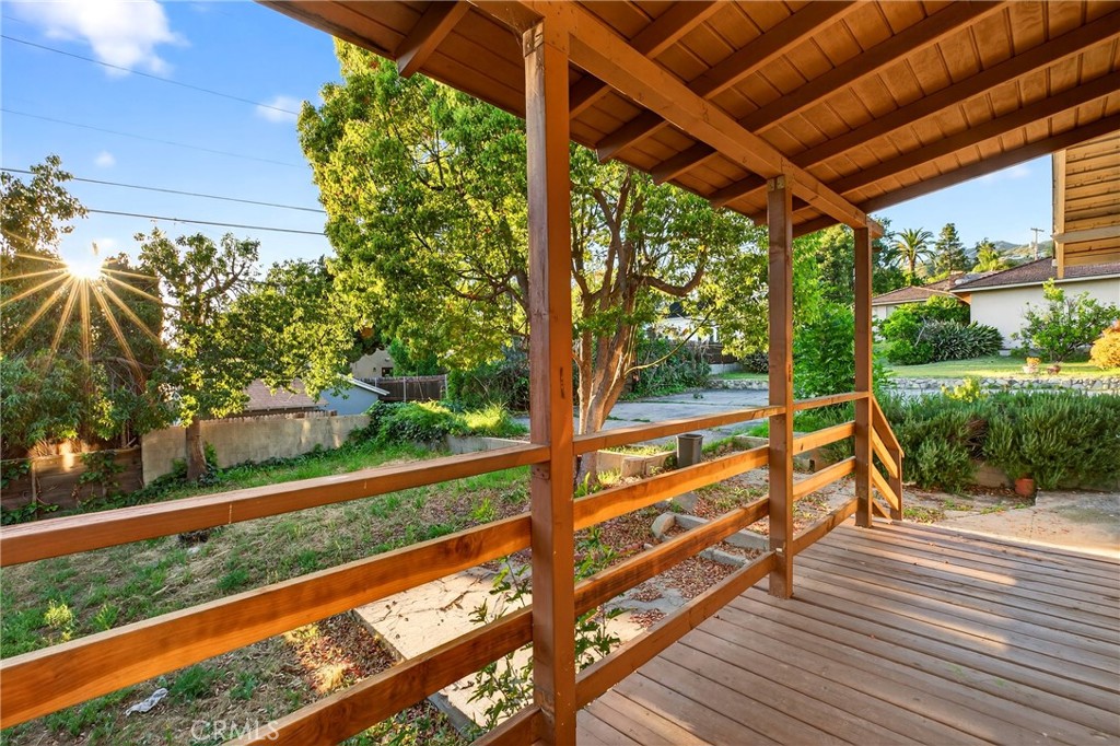 316 West Kenneth Road Glendale, CA 91202 - Photo 8 of 33