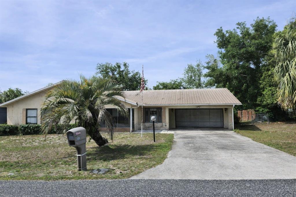 555 Silver Course Circle Ocala, FL 34472 - Photo 1 of 2 a front view of a house with garden