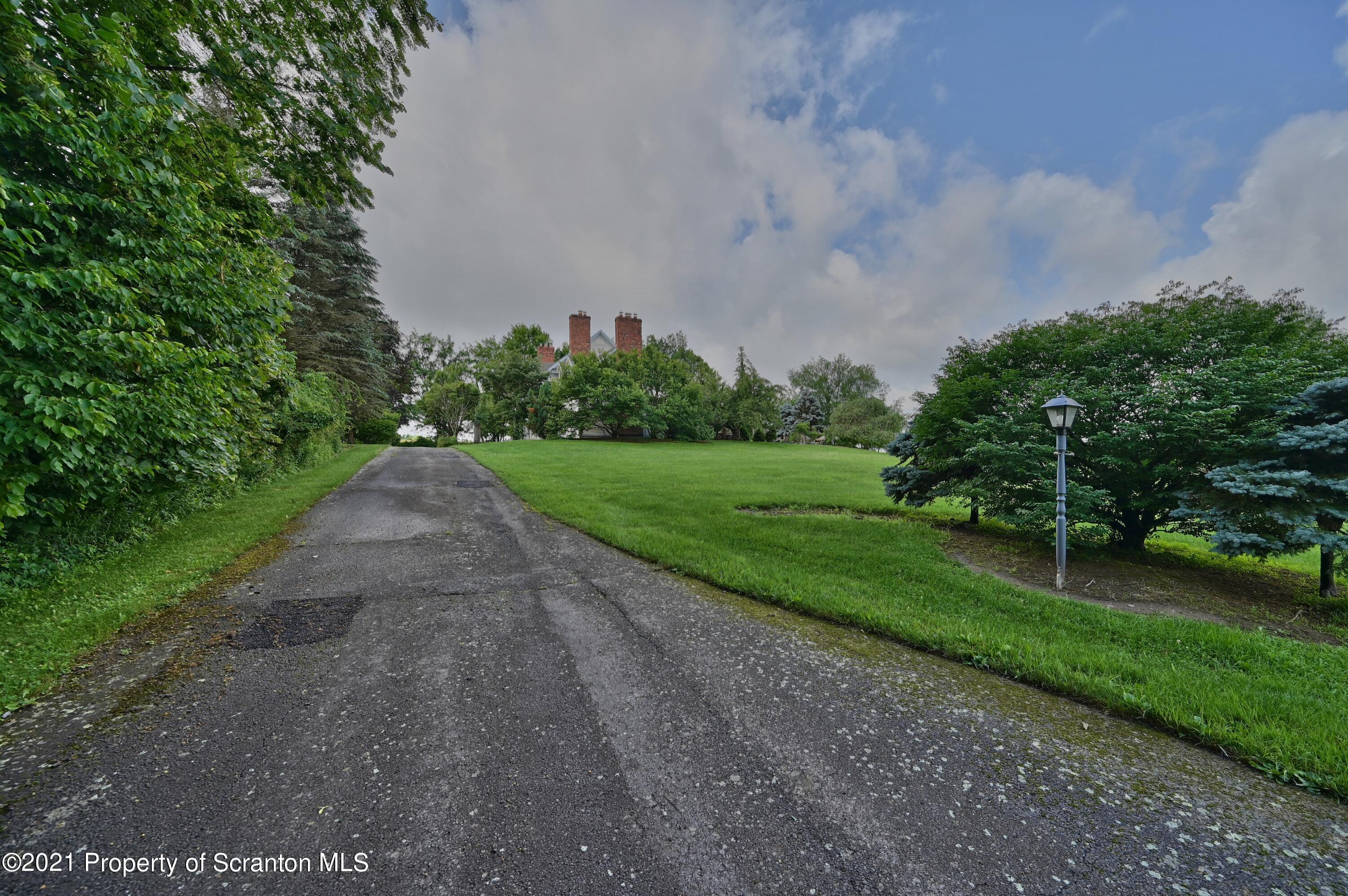 454 Twin Rocks Road Sterling, PA 18463 - Photo 4 of 102