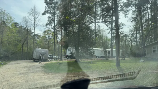 a view of a water fountain in the middle of a yard