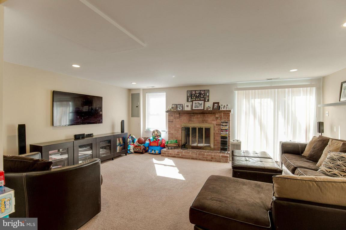 3041 Seminole Road Woodbridge, VA 22192 - Photo 22 of 29 Family Room