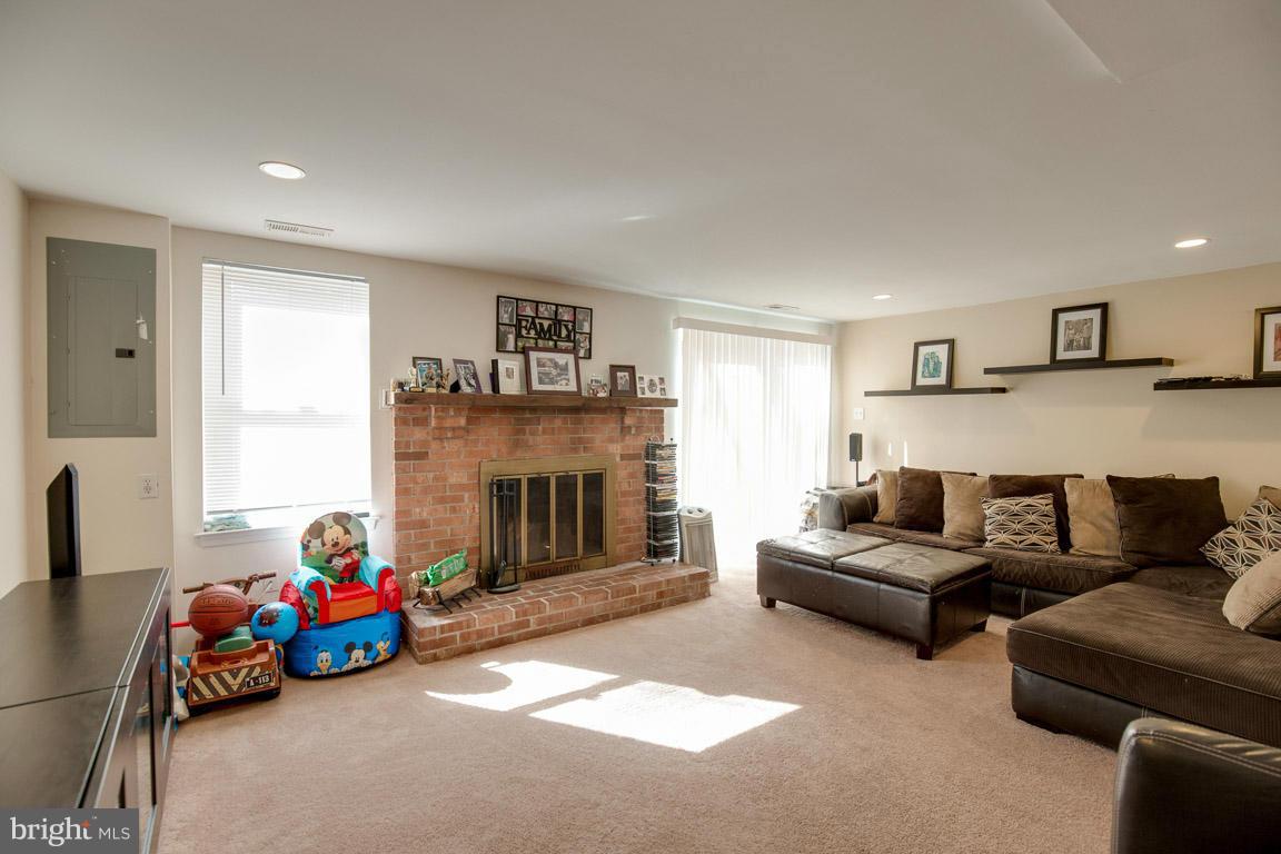 3041 Seminole Road Woodbridge, VA 22192 - Photo 23 of 29 Family Room