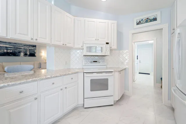 $569,000 | 8544 Southeast Retreat Drive, Hobe Sound, FL 33455