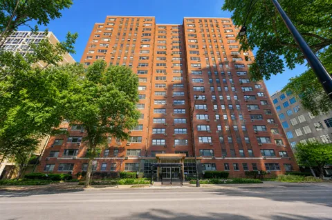 $195,000 | 2909 North Sheridan Road, Unit 605, Chicago, IL 60657
