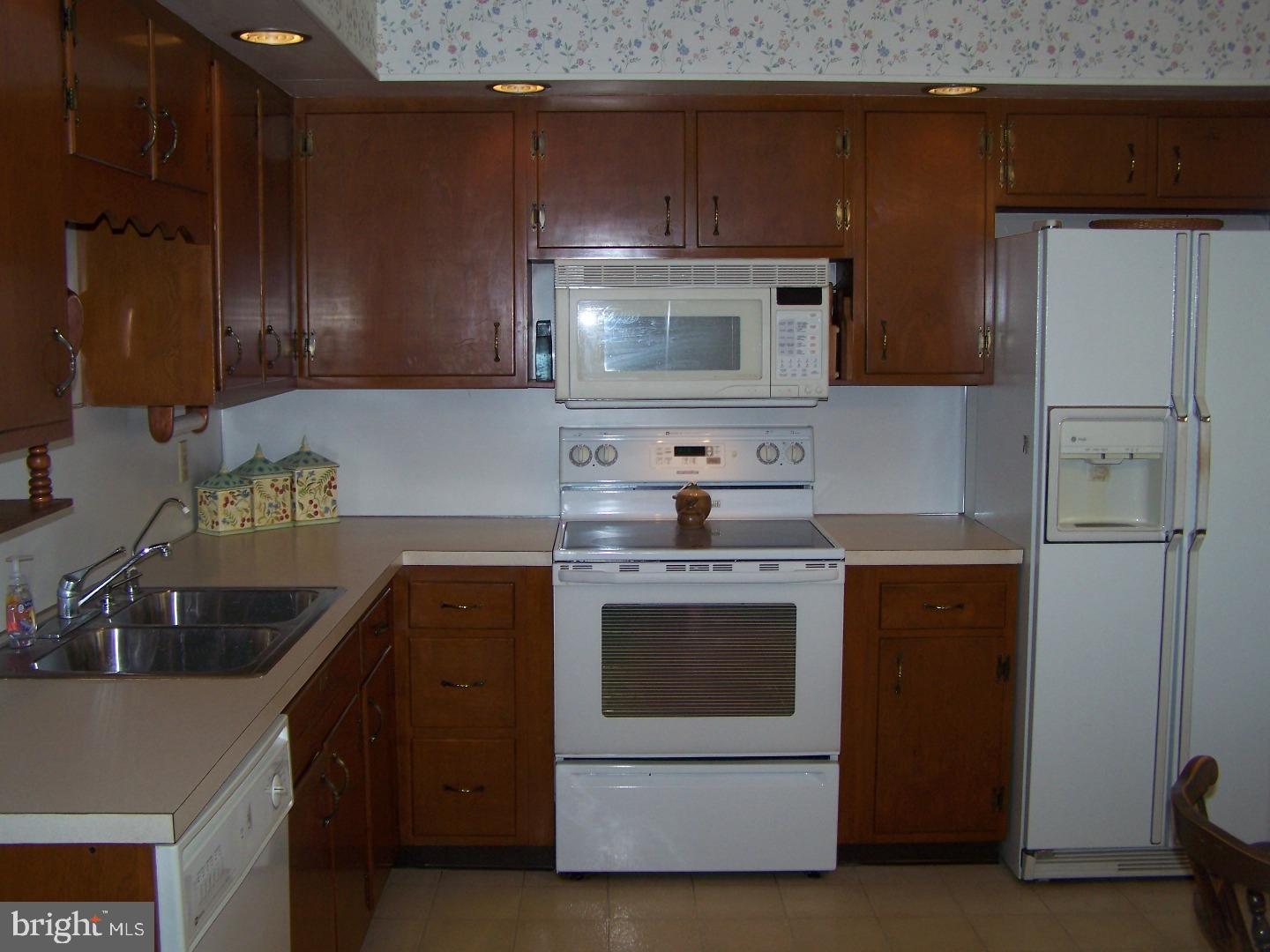 2504 Reedy Road Reading, PA 19609 - Photo 13 of 23 Kitchen