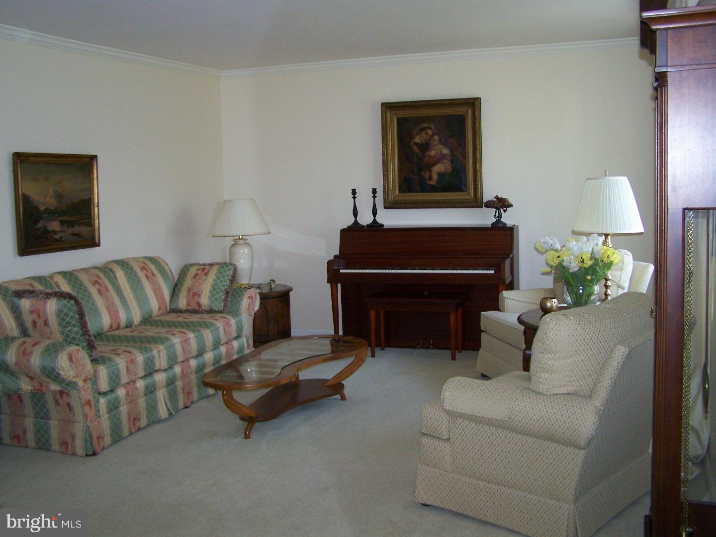 2504 Reedy Road Reading, PA 19609 - Photo 5 of 23 Living Room