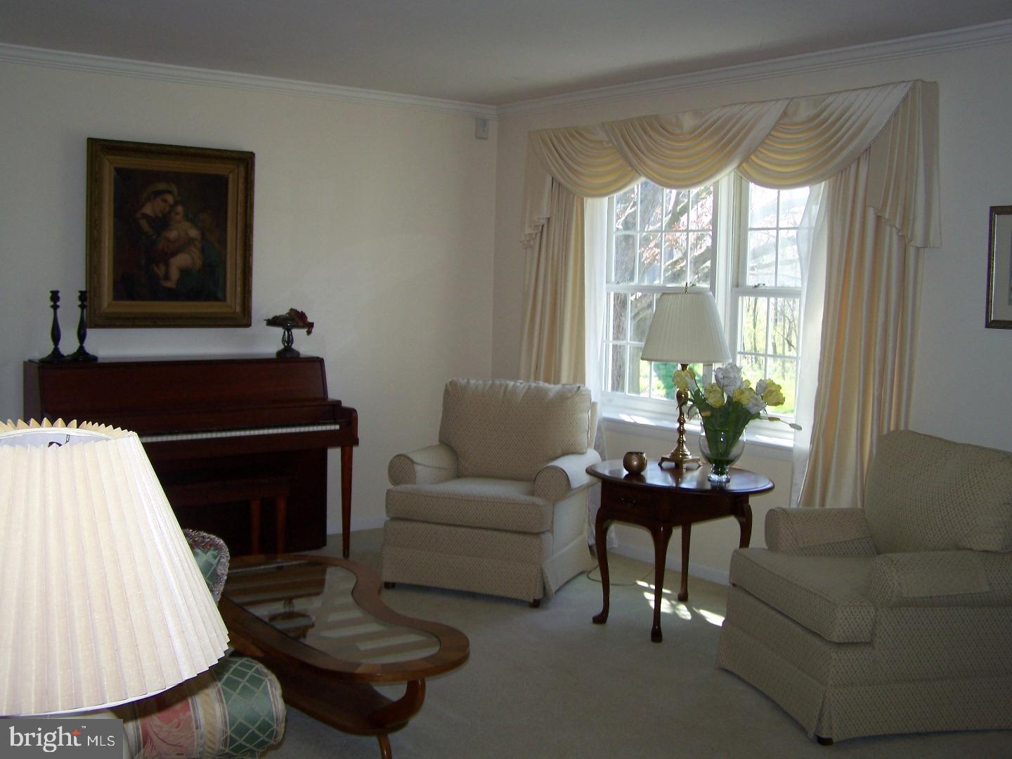 2504 Reedy Road Reading, PA 19609 - Photo 6 of 23 Living Room