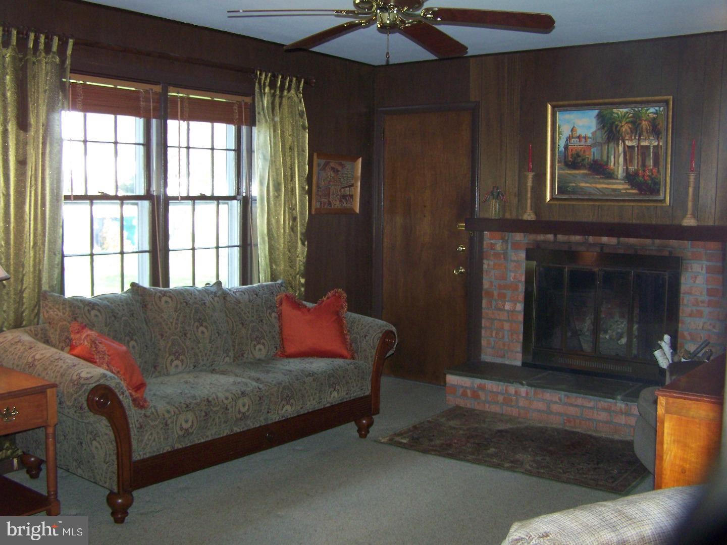 2504 Reedy Road Reading, PA 19609 - Photo 9 of 23 Family Room