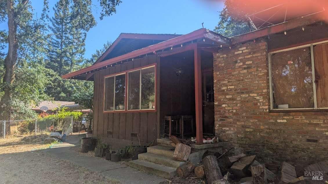 18800 Walker Road Willits, CA 95490 - Photo 2 of 6 a front view of a house with a yard