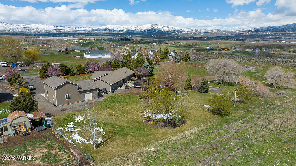 15773 Fisk Road Yakima, WA 98908 - Photo 50 of 50 a view of lake with houses