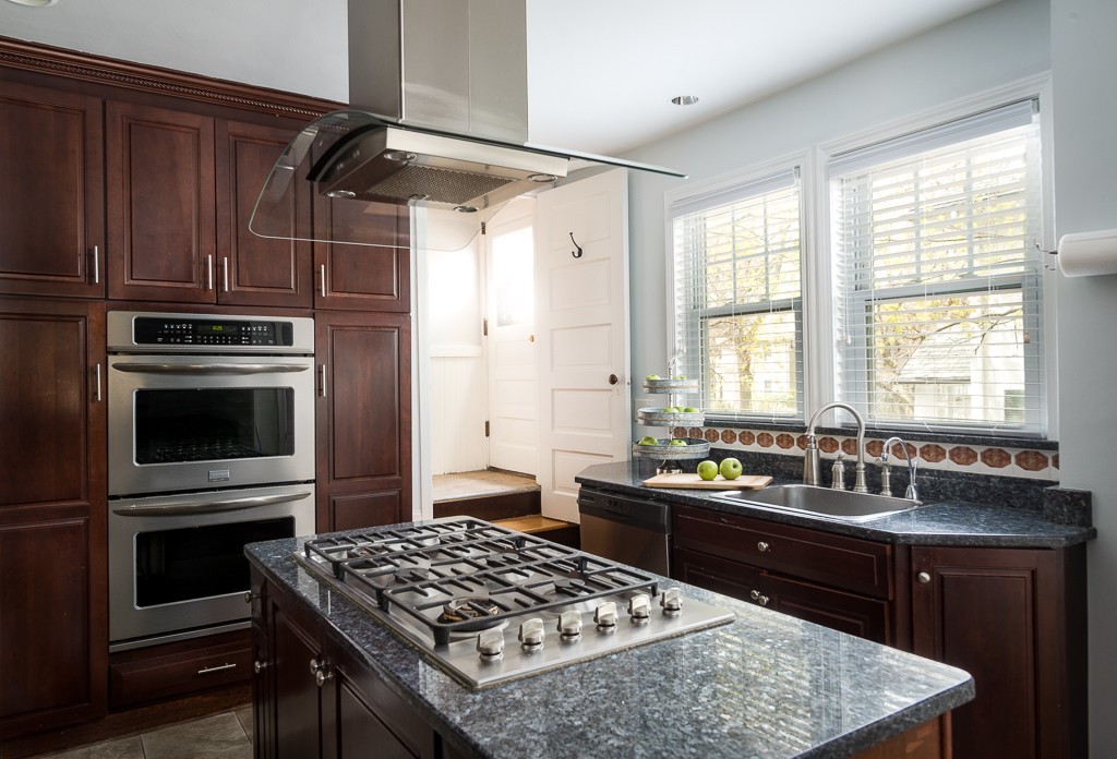 105 Salisbury Road Brookline, MA 02445 - Photo 9 of 28