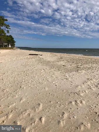 $250,000 | 15399 Holly Drive, Scotland, MD 20687