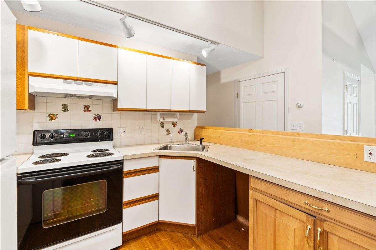 190 Noyes Street Bethlehem, NH 03574 - Photo 11 of 35