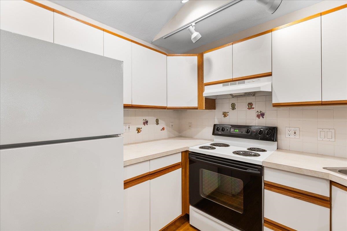 190 Noyes Street Bethlehem, NH 03574 - Photo 12 of 35