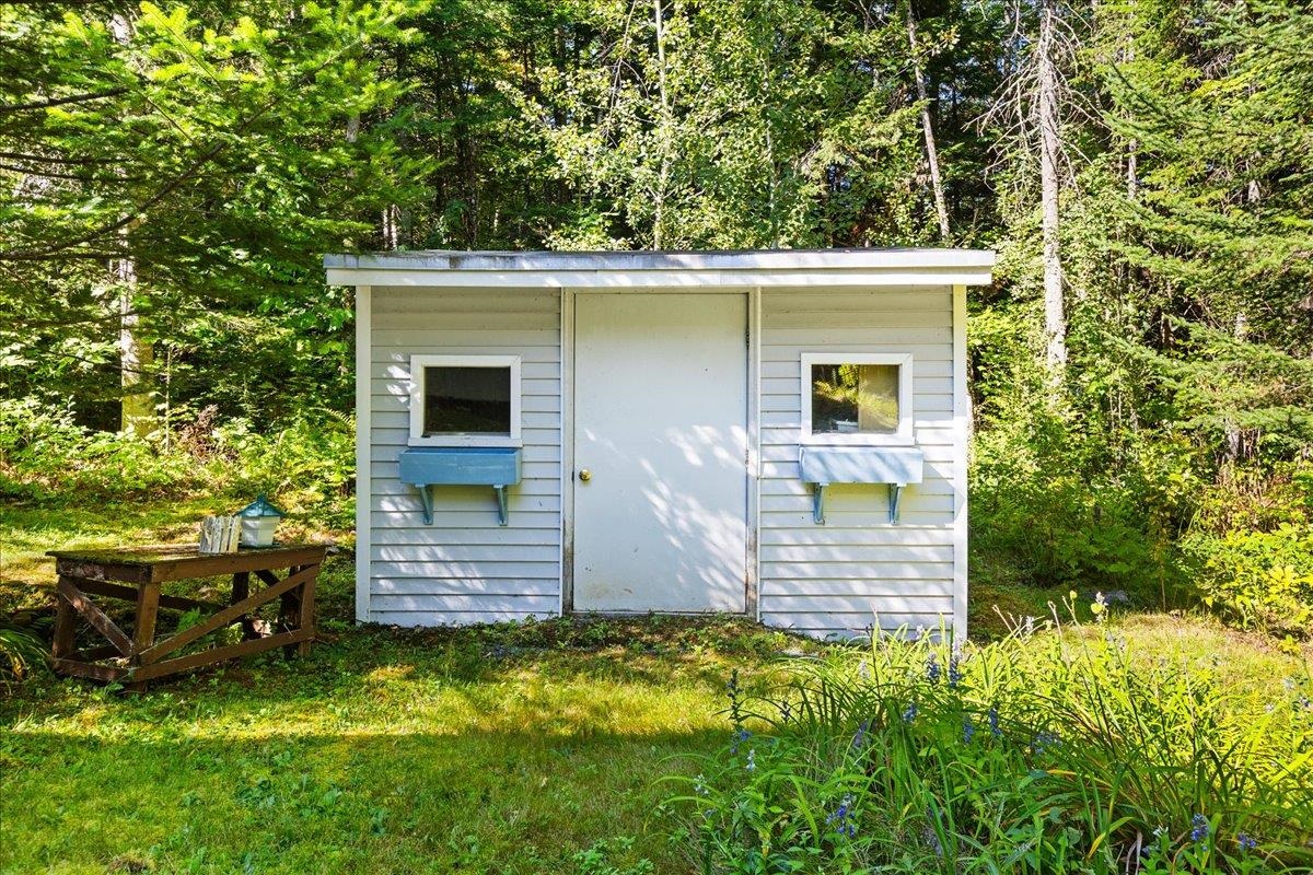 190 Noyes Street Bethlehem, NH 03574 - Photo 3 of 35