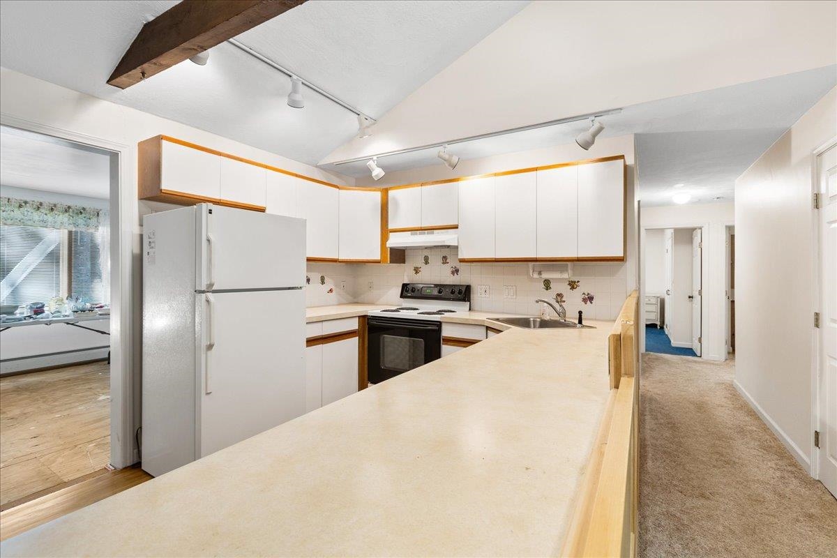 190 Noyes Street Bethlehem, NH 03574 - Photo 10 of 35