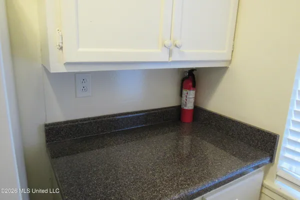 $905 | 1043 Poplar Boulevard, Unit D2, Jackson, MS 39202