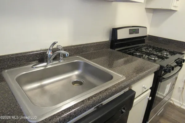 $905 | 1043 Poplar Boulevard, Unit D2, Jackson, MS 39202