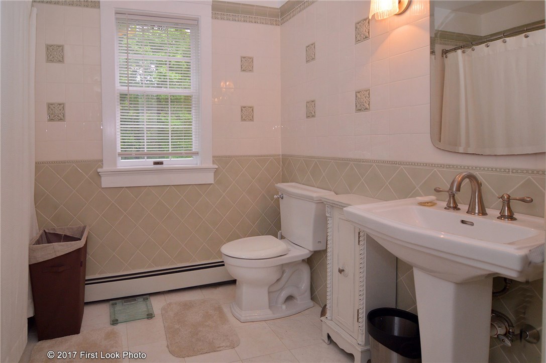 1345 Seven Mile Road Cranston, RI 02831 - Photo 15 of 35