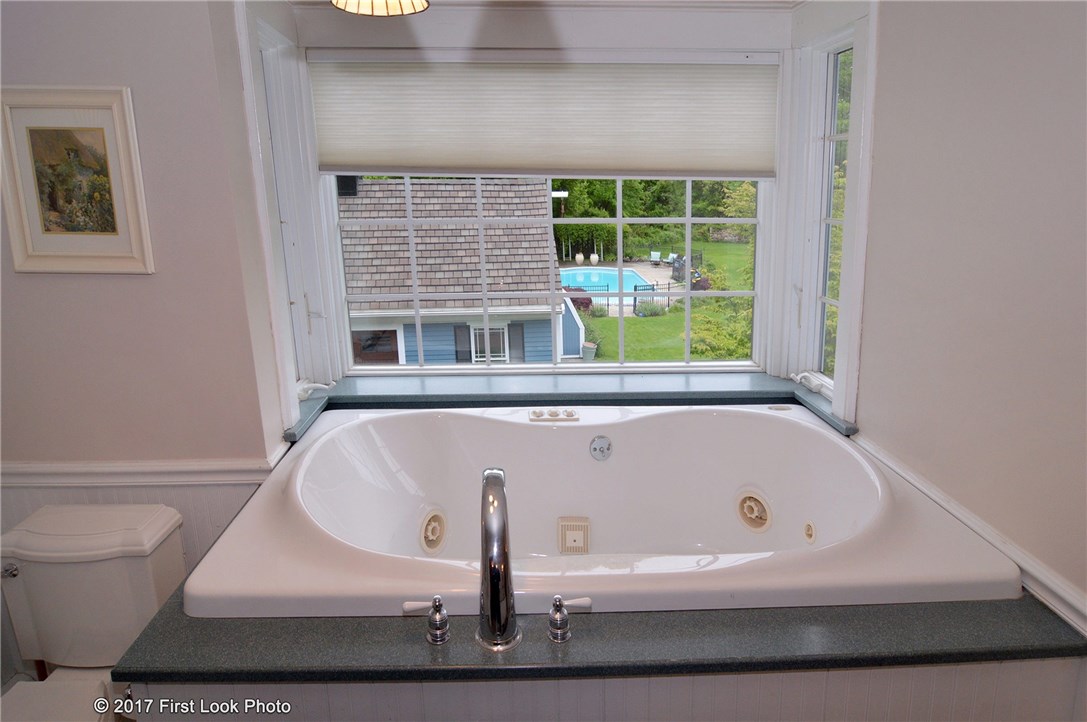 1345 Seven Mile Road Cranston, RI 02831 - Photo 22 of 35