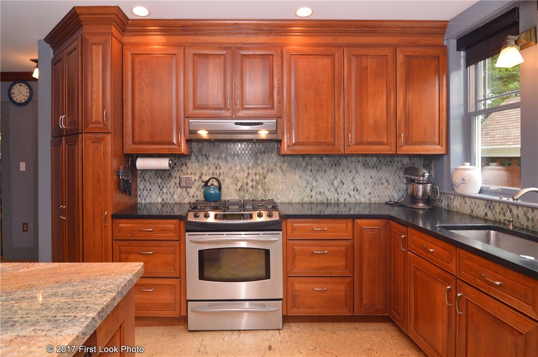 1345 Seven Mile Road Cranston, RI 02831 - Photo 4 of 35