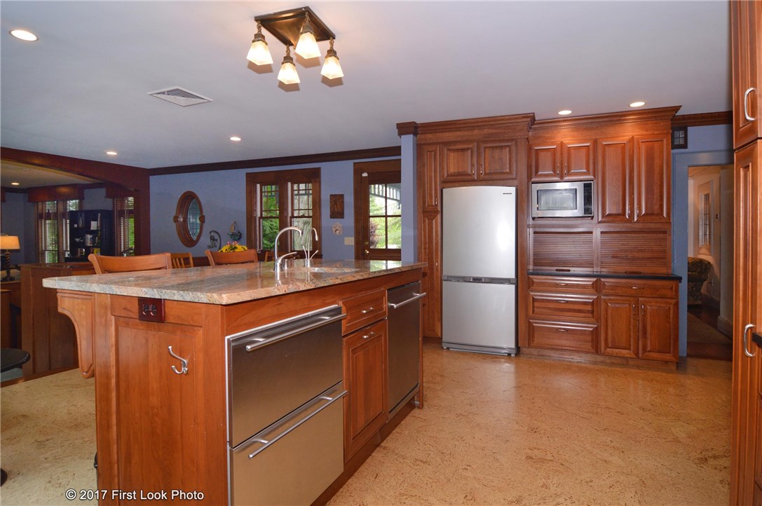 1345 Seven Mile Road Cranston, RI 02831 - Photo 6 of 35