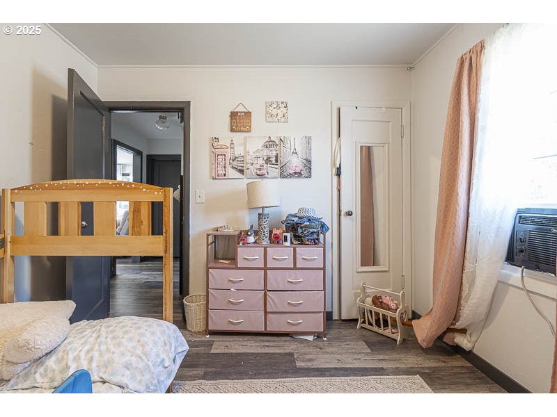 42111 Highway 226 Scio, OR 97374 - Photo 13 of 23 a bedroom with a bed and a mirror