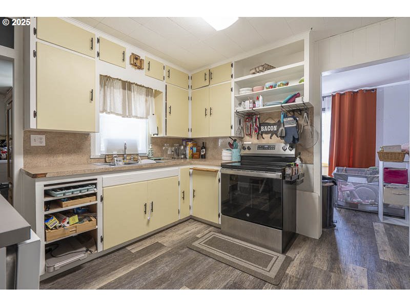 42111 Highway 226 Scio, OR 97374 - Photo 7 of 23 a kitchen with a stove and a refrigerator