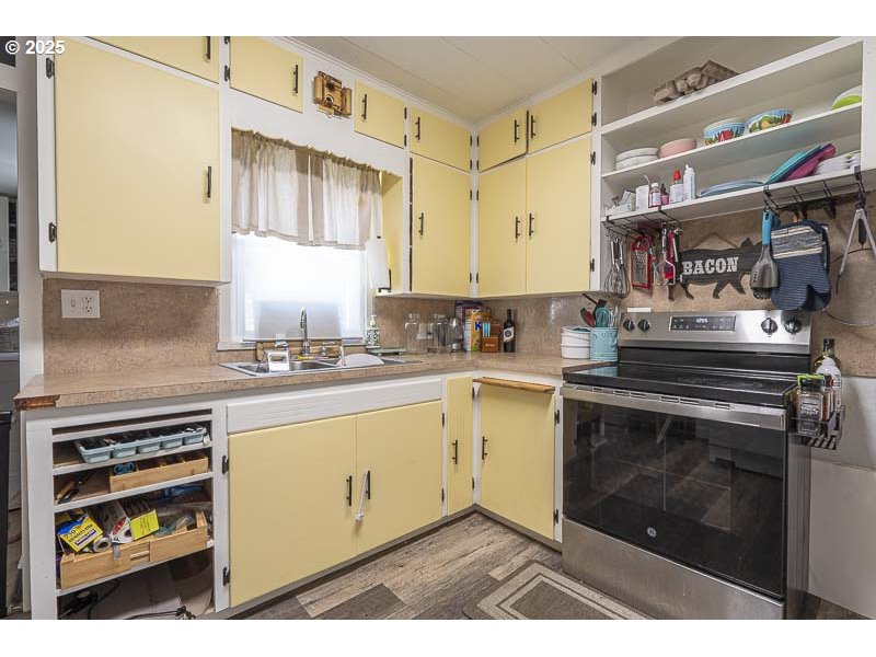 42111 Highway 226 Scio, OR 97374 - Photo 8 of 23 a kitchen with stainless steel appliances granite countertop a stove a sink and a microwave
